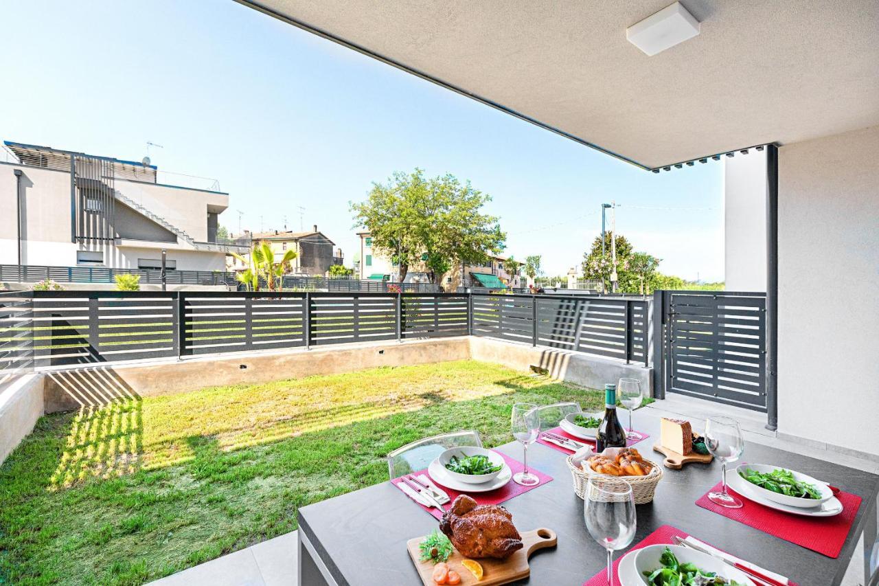 Appartamento Una Terrazza sul Lago A2 con piscina by Wonderful Italy Peschiera del Garda Esterno foto